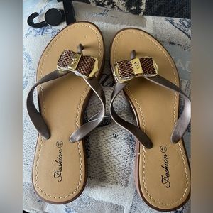 NWOT Sparkle Bow Brown Flip Flops